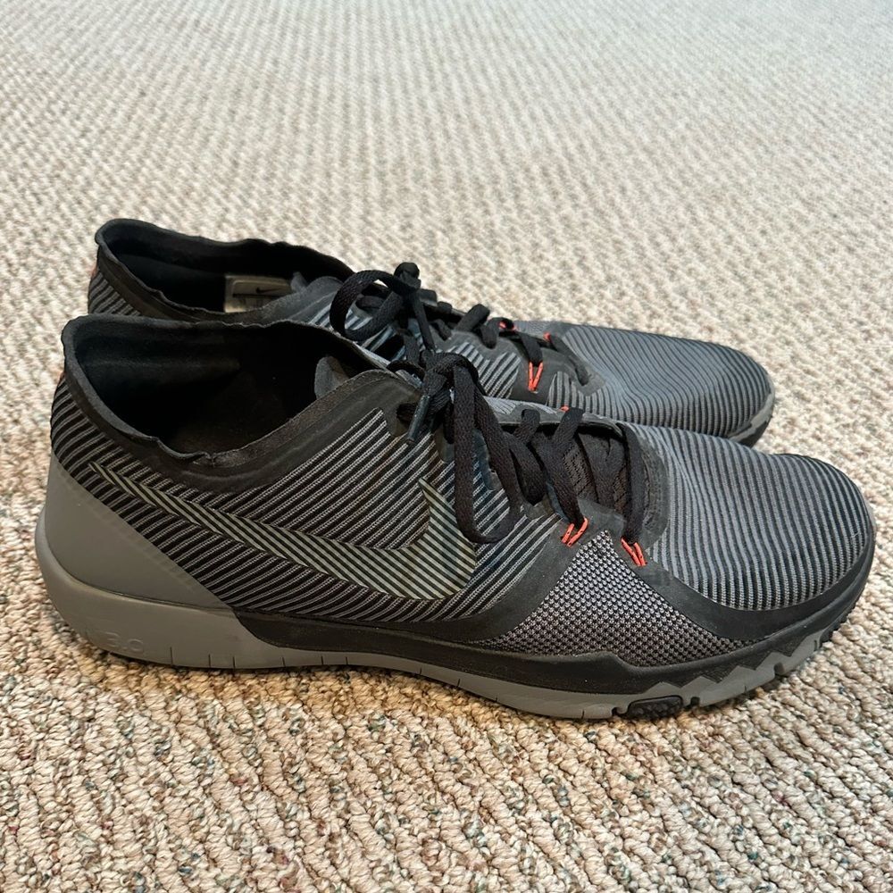 Nike Men's Black and Gray Athletic Shoes Size 12 Running Shoes - Very Good Shape